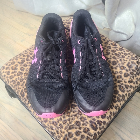 Under Armour charged Rouge running shoes. Size 5.5Y.. # 078 - Picture 3 of 4